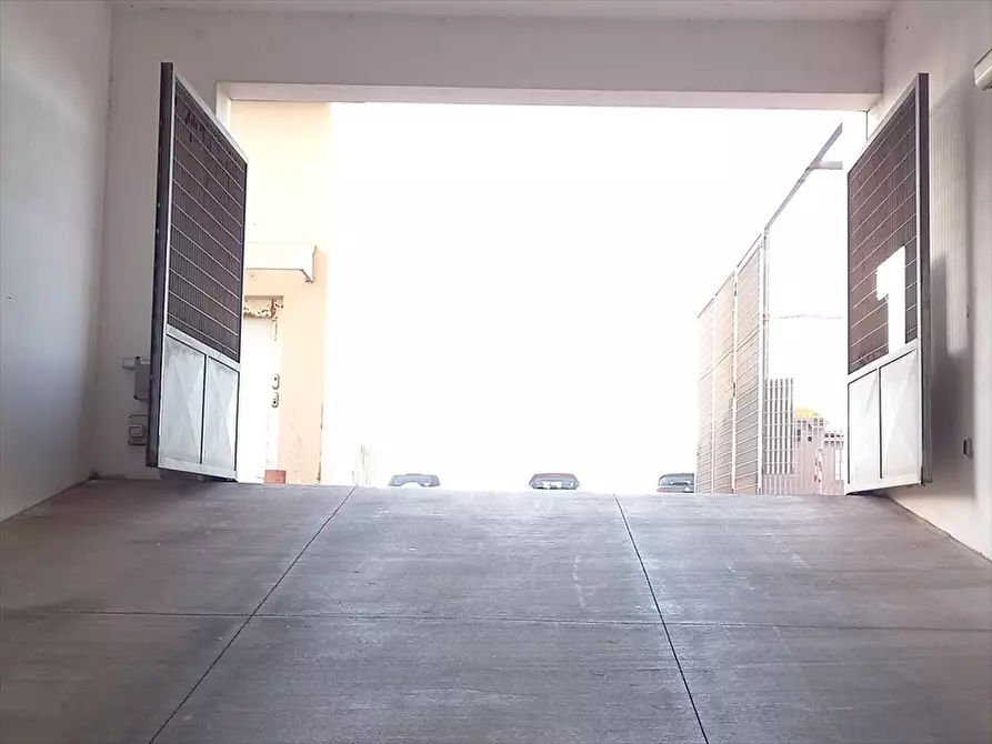 Immagine 6 di Garage in vendita  in Via Gennargentu n. SNC a Sassari