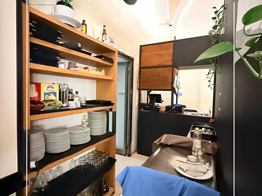 Immagine 10 di Locale commerciale in vendita  in CORSO UMBERTO 51 a Taranto