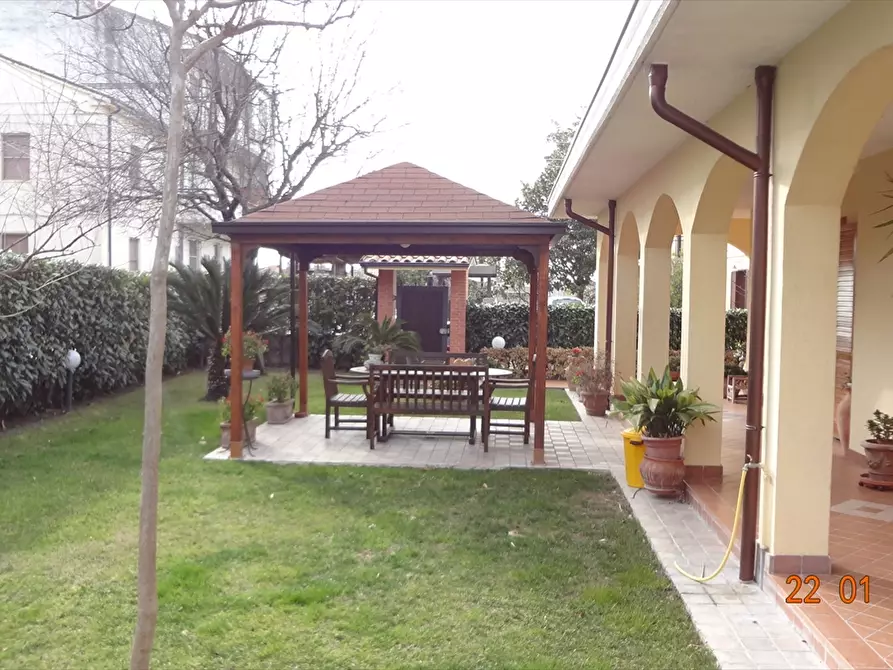 Immagine 23 di Villa in vendita  in Via Vittorio Veneto a Chieti