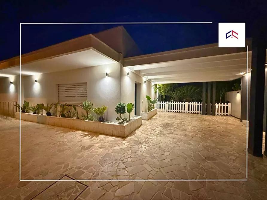 Immagine 2 di Villa in vendita  a Taranto