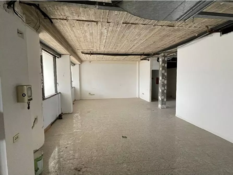 Immagine 6 di Ufficio in affitto  a Bari