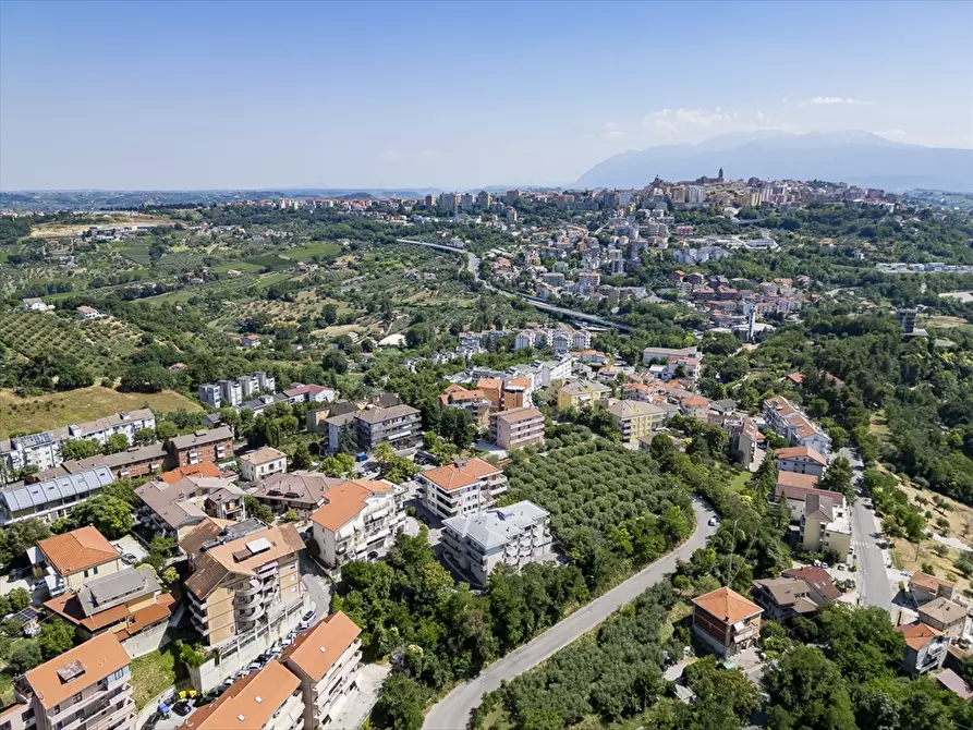 Immagine 3 di Appartamento in vendita  in VIA DEI FRENTANI 117 a Chieti