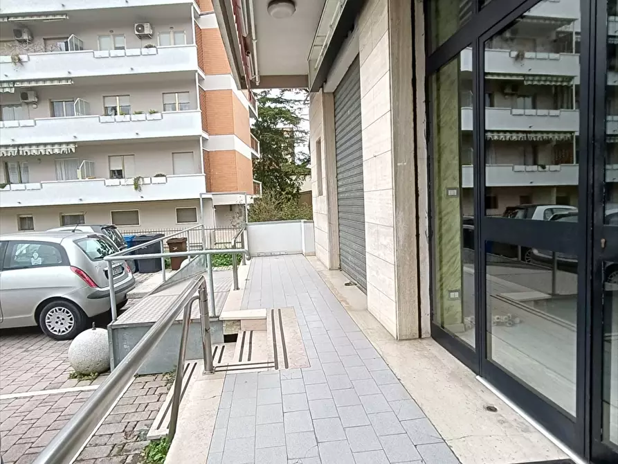 Immagine 3 di Locale commerciale in affitto  in Via Ortona a Chieti