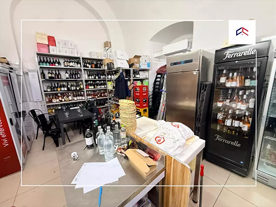 Immagine 14 di Locale commerciale in vendita  in CORSO UMBERTO 51 a Taranto