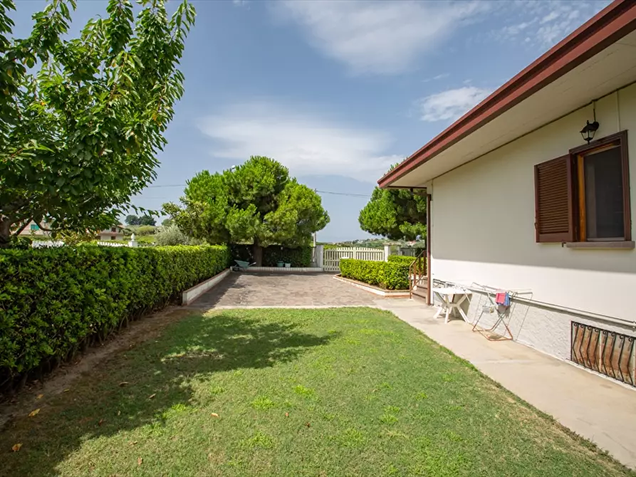 Immagine 28 di Villa in vendita  in C.da S. Cecilia,3 a Francavilla Al Mare