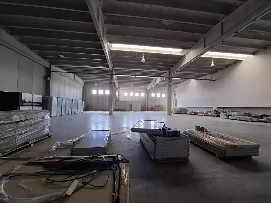 Immagine 12 di Capannone industriale in vendita  in SP 231 KM 1 a Modugno