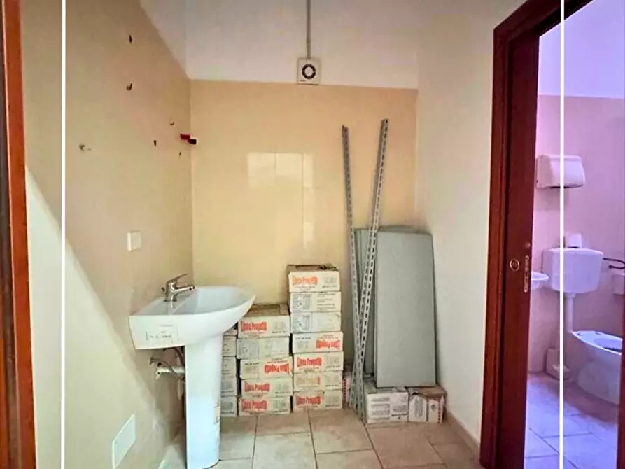 Immagine 8 di Box auto in vendita  in via messapia 53 a Taranto