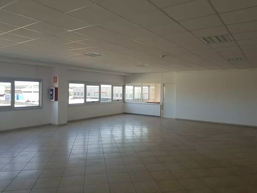 Immagine 10 di Ufficio in affitto  in Via Agrigento, 49 a Modugno