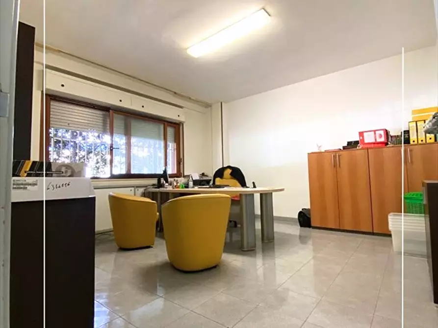 Immagine 7 di Ufficio in affitto  in via umbria 165 a Taranto