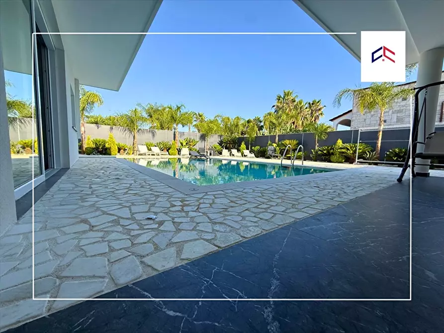 Immagine 10 di Villa in vendita  a Taranto