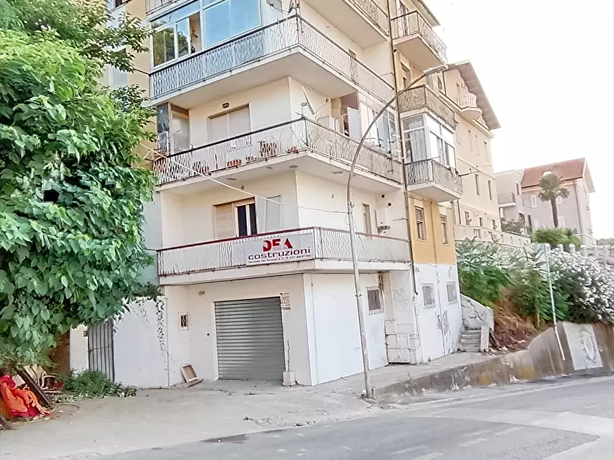 Immagine 1 di Magazzino in vendita  in Via dei Marsi a Chieti