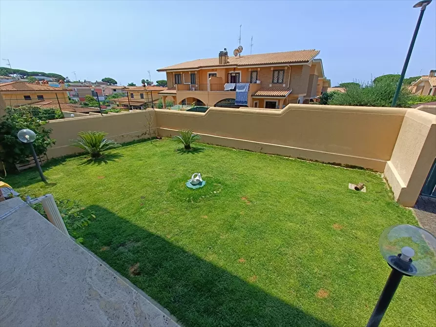 Immagine 25 di Villa in vendita  in via primiero a Anzio