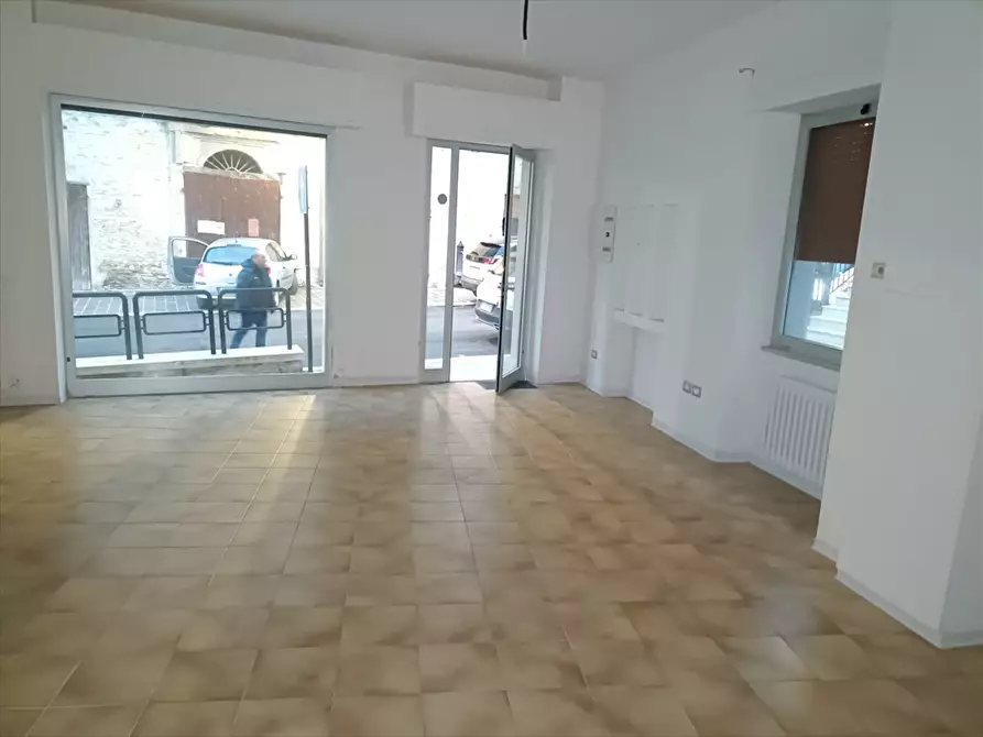 Immagine 12 di Locale commerciale   a Ripa Teatina