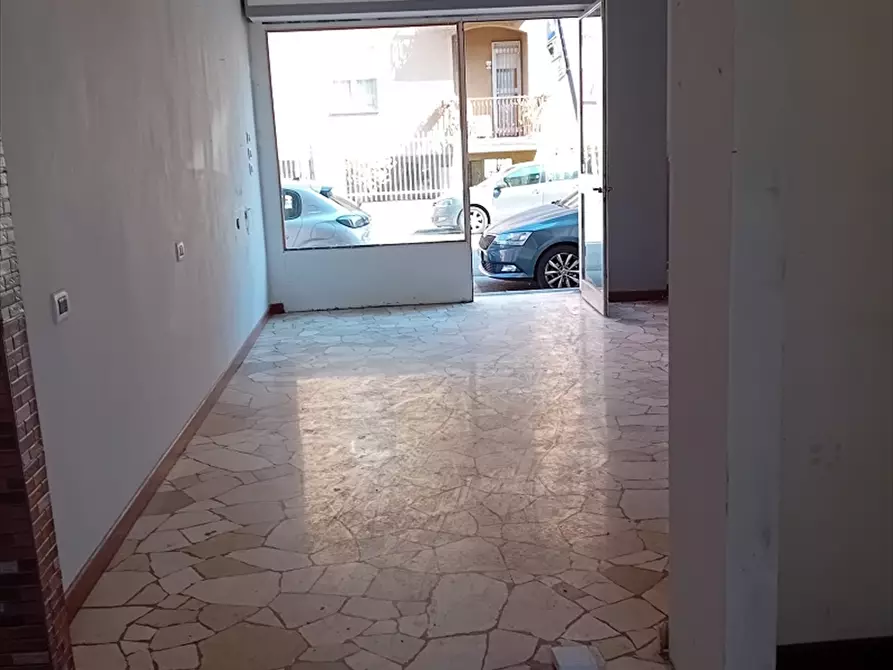 Immagine 3 di Negozio in vendita  a Milano