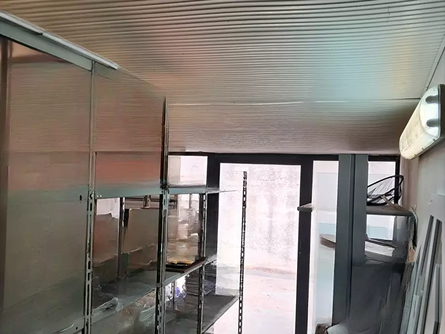 Immagine 10 di Locale commerciale in vendita  in via Archi a Trapani