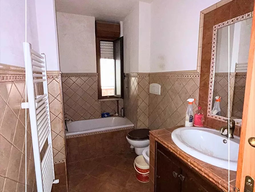 Immagine 14 di Appartamento in vendita  in piazza pertini 15 a Taranto