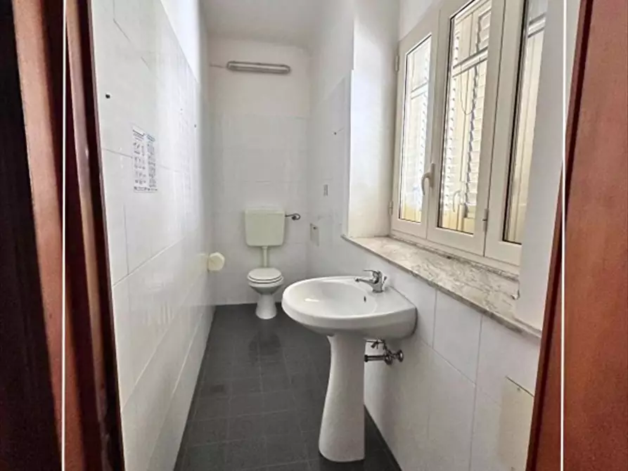 Immagine 25 di Villa in vendita  in VIA VITTORIO EMANUELE N. 144 a Statte