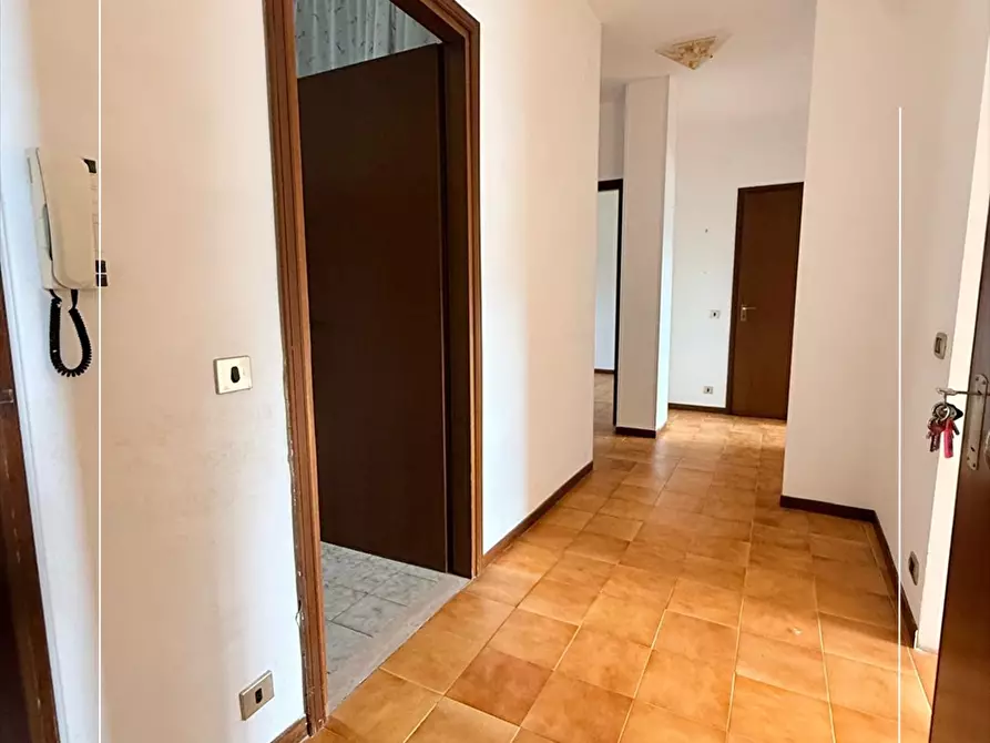 Immagine 12 di Appartamento in vendita  in via scoglio del tonno 40  a Taranto