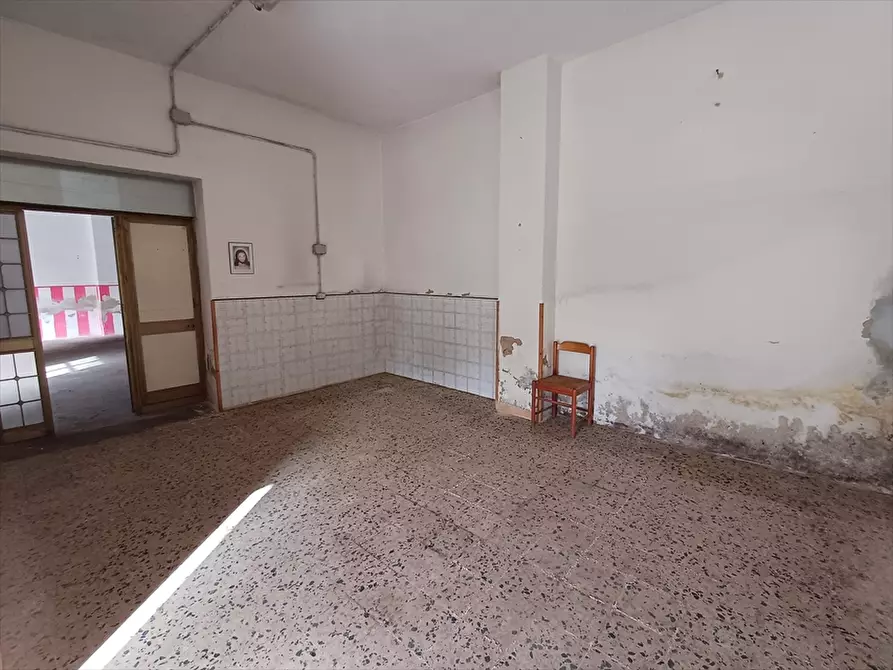 Immagine 18 di Locale commerciale in vendita  in Via Tana Di Lu Mazzoni Tronco A n. 5 a Sassari