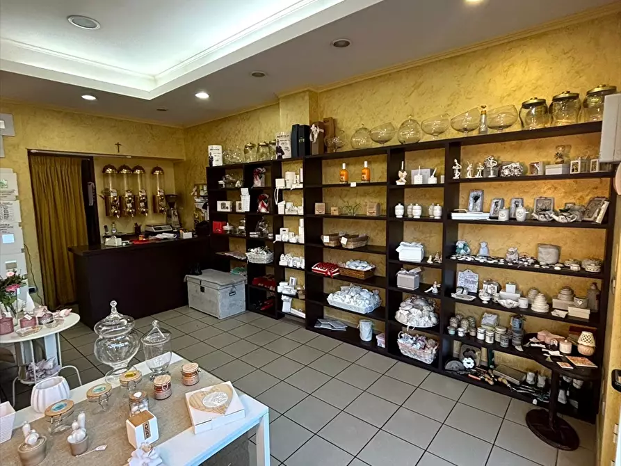 Immagine 9 di Attività commerciale in vendita  in Via Pescara a Chieti