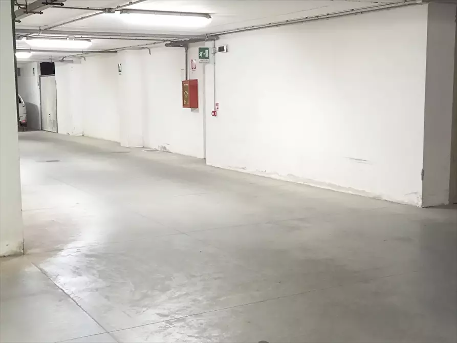 Immagine 9 di Garage in vendita  in Via Gennargentu n. SNC a Sassari