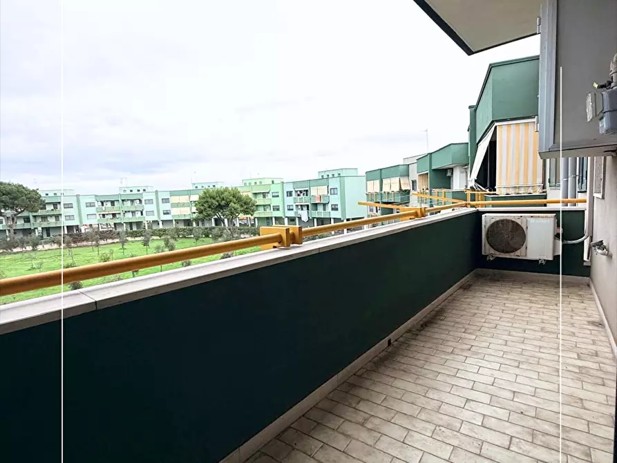 Immagine 10 di Appartamento in vendita  in via scoglio del tonno 40  a Taranto