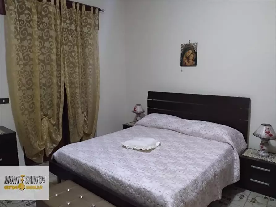 Immagine 4 di Palazzo in vendita  a Giugliano In Campania