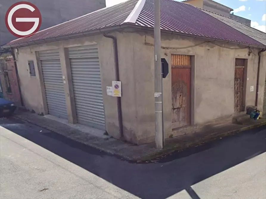 Immagine 2 di Garage in vendita  a Taurianova