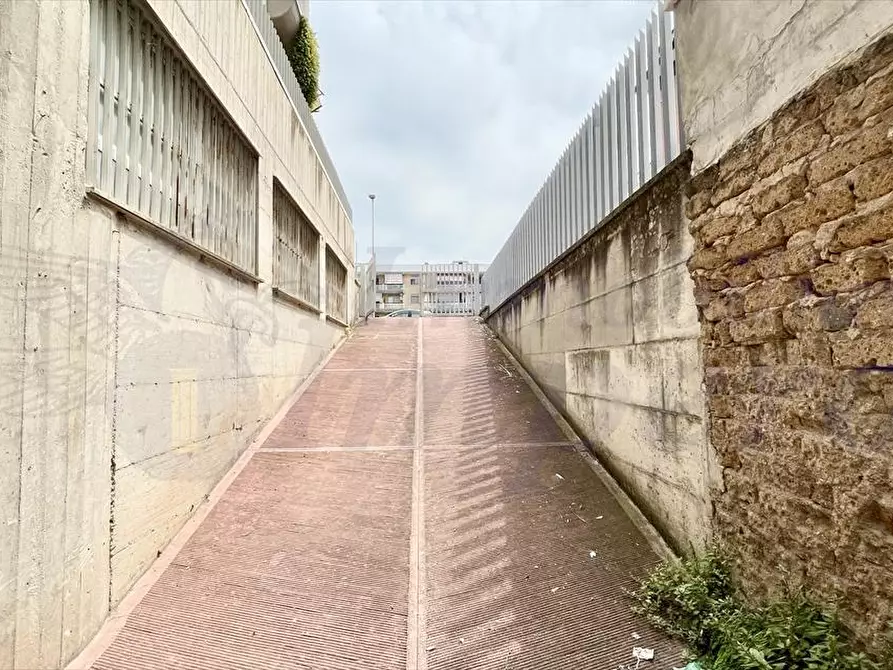 Immagine 9 di Magazzino in vendita  in Via Santorre di Santarosa 18 a Pomezia