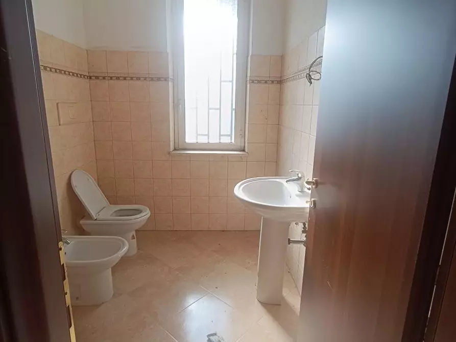 Immagine 8 di Locale commerciale in vendita  a Taurianova