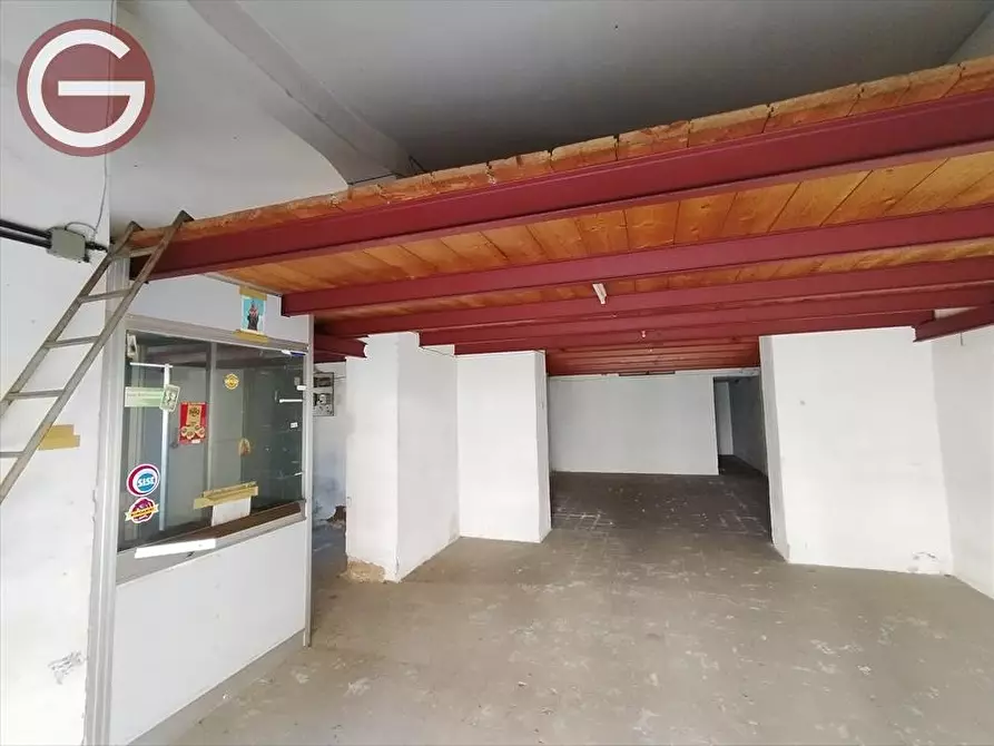 Immagine 1 di Locale commerciale in vendita  a Taurianova