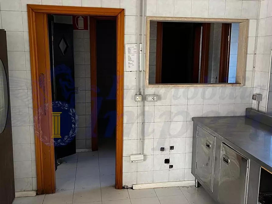 Immagine 15 di Locale commerciale in affitto  in Viale Danimarca 169 a Pomezia