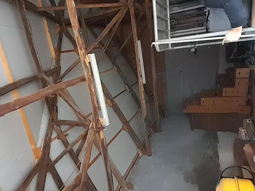 Immagine 6 di Deposito in vendita  a Taurianova