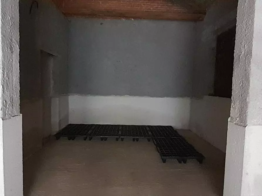 Immagine 11 di Deposito in vendita  a Taurianova