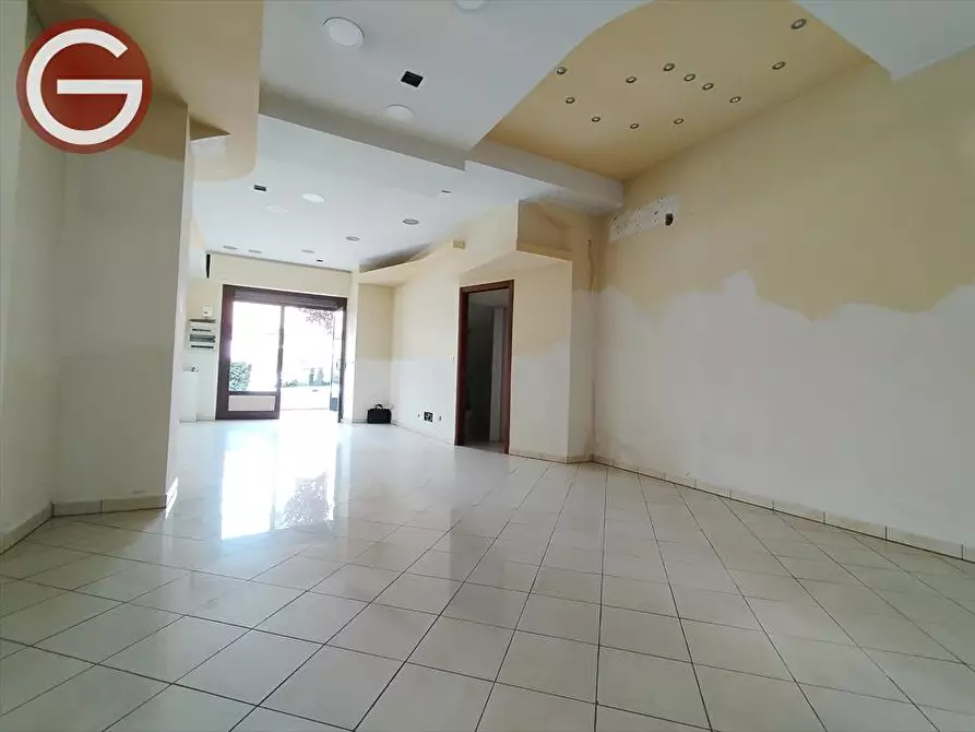 Immagine 3 di Locale commerciale in affitto  a Taurianova