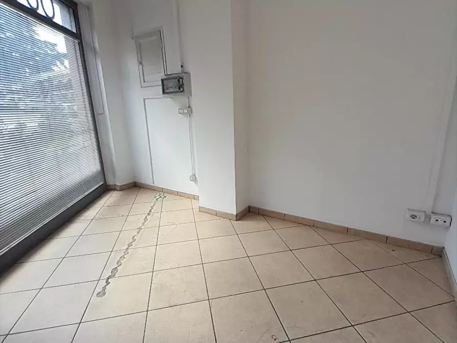 Immagine 4 di Locale commerciale in affitto  a Polistena