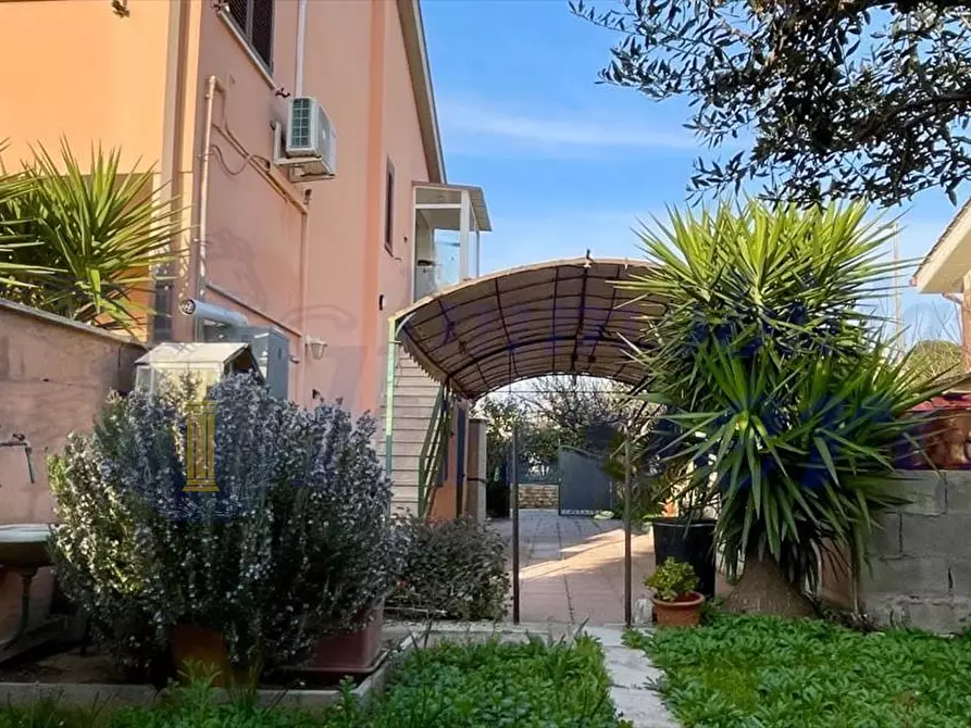 Immagine 3 di Casa indipendente in vendita  in Via Mar Ligure 16/A a Pomezia