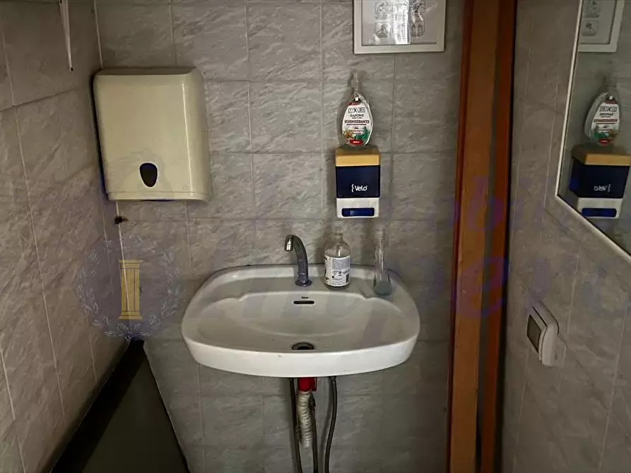 Immagine 26 di Locale commerciale in affitto  in Viale Danimarca 169 a Pomezia