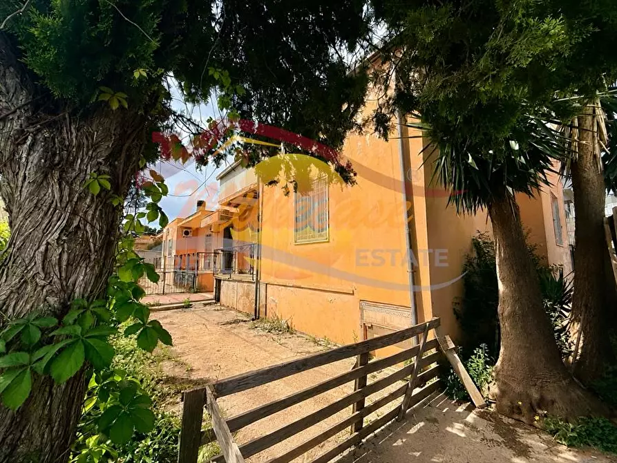 Immagine 1 di Villa in vendita  in VIALE GARRONE a Siracusa