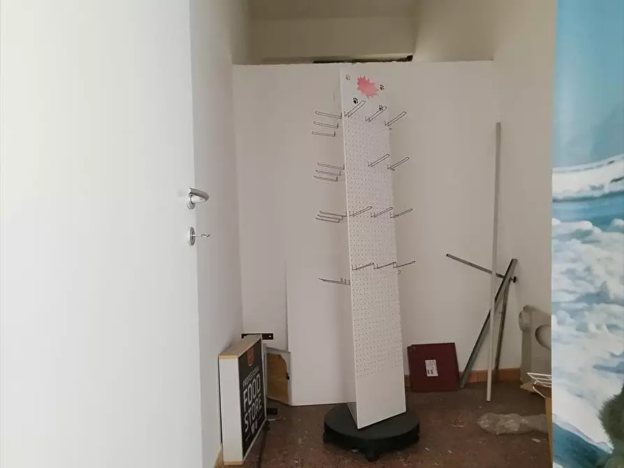 Immagine 8 di Locale commerciale in affitto  a Taurianova