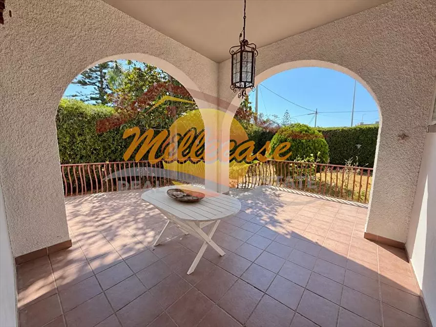 Immagine 2 di Villa in vendita  in viale dei lidi a Siracusa