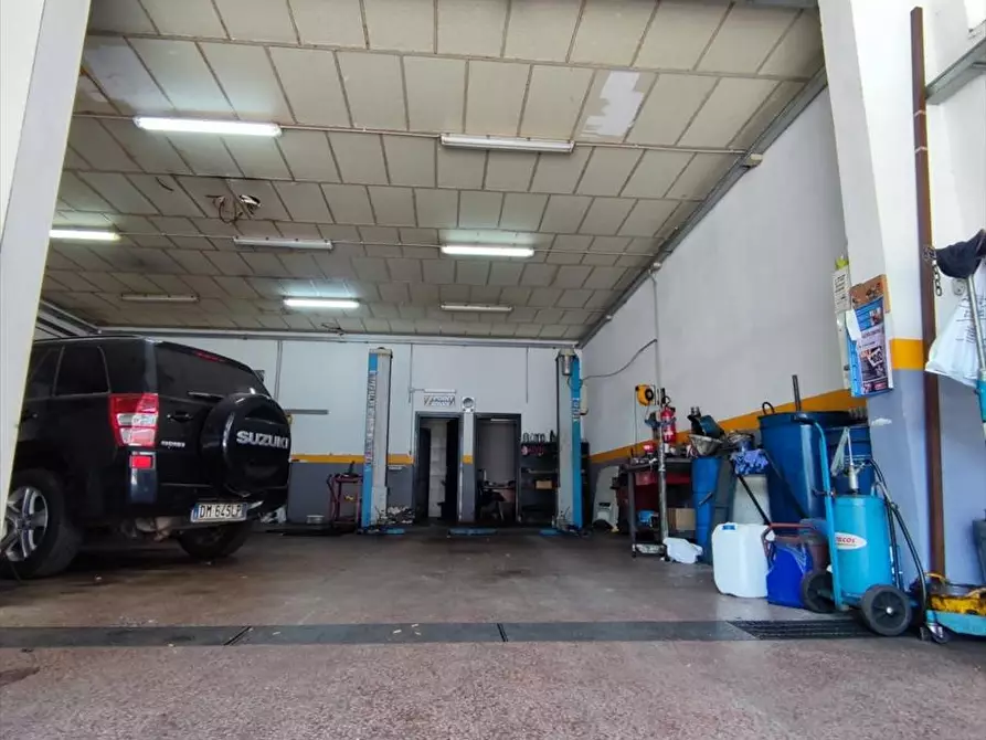 Immagine 11 di Attività artigianale in vendita  a Taurianova