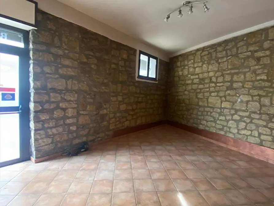 Immagine 4 di Locale commerciale in vendita  in via Padre La Pilusa 28 a San Giovanni Gemini