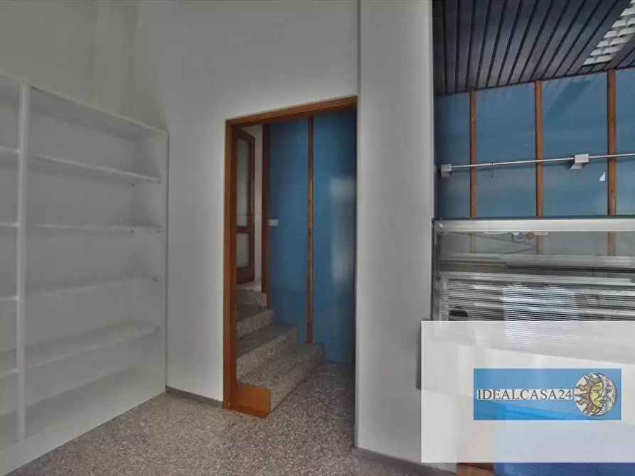Immagine 12 di Locale residenziale in vendita  in macerata via Goffredo mameli 39 a Macerata