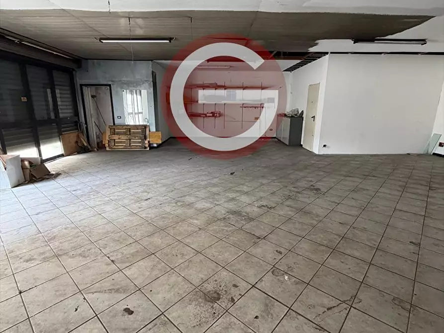 Immagine 3 di Locale commerciale in vendita  a Taurianova