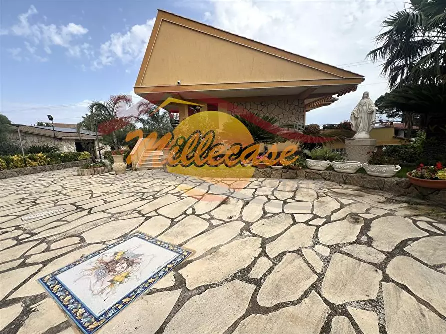 Immagine 2 di Villa in vendita  a Siracusa