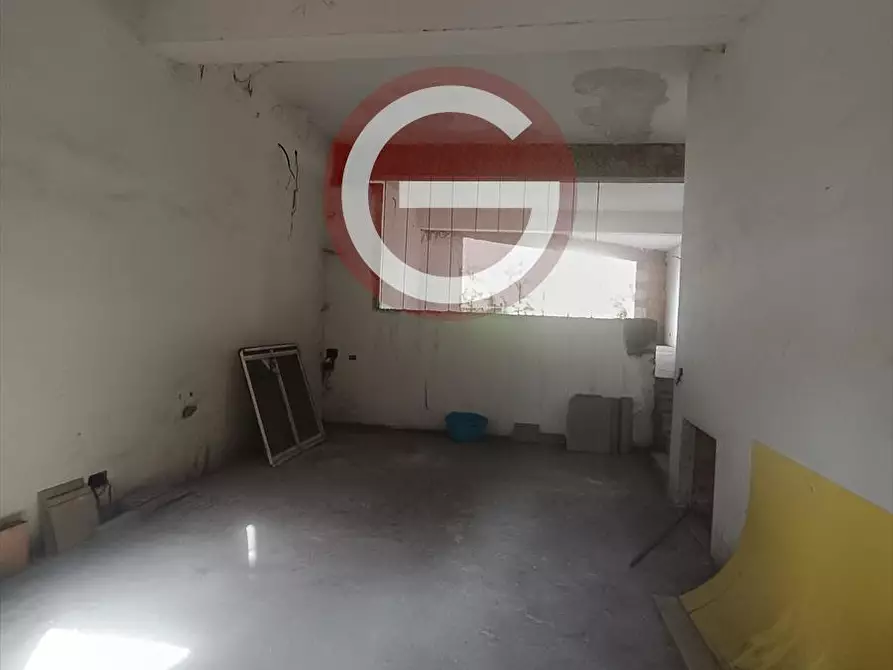 Immagine 10 di Locale commerciale in vendita  a Taurianova