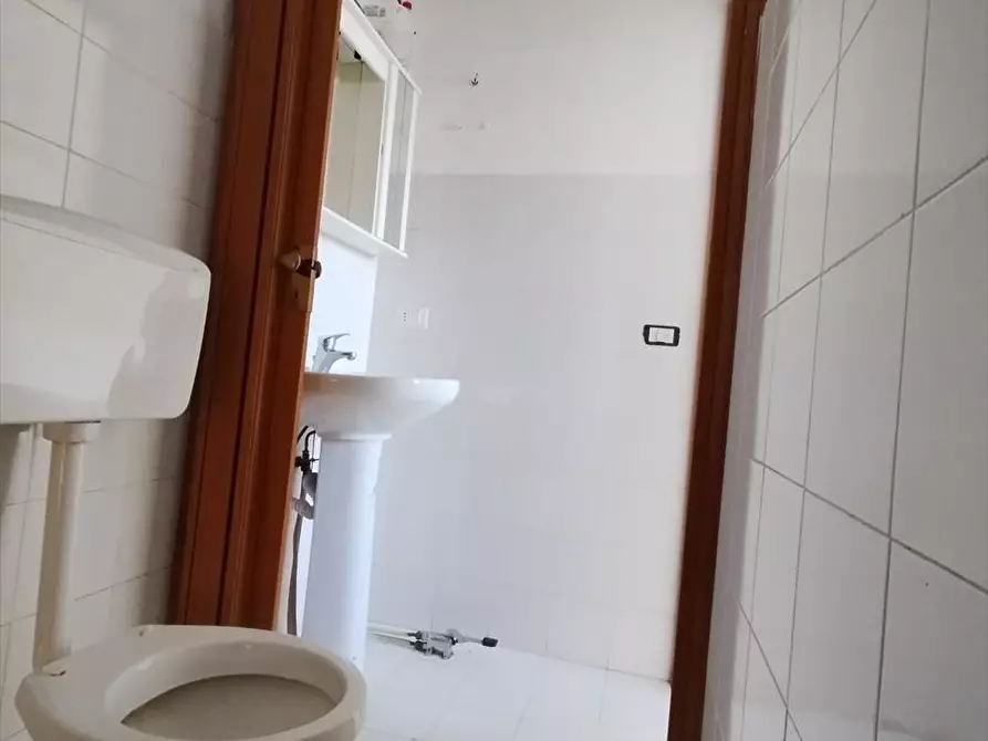 Immagine 6 di Locale commerciale in affitto  a Taurianova