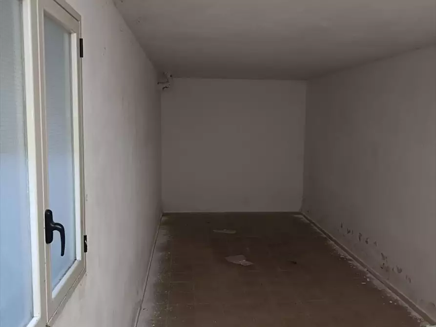 Immagine 11 di Locale commerciale in vendita  a Taurianova