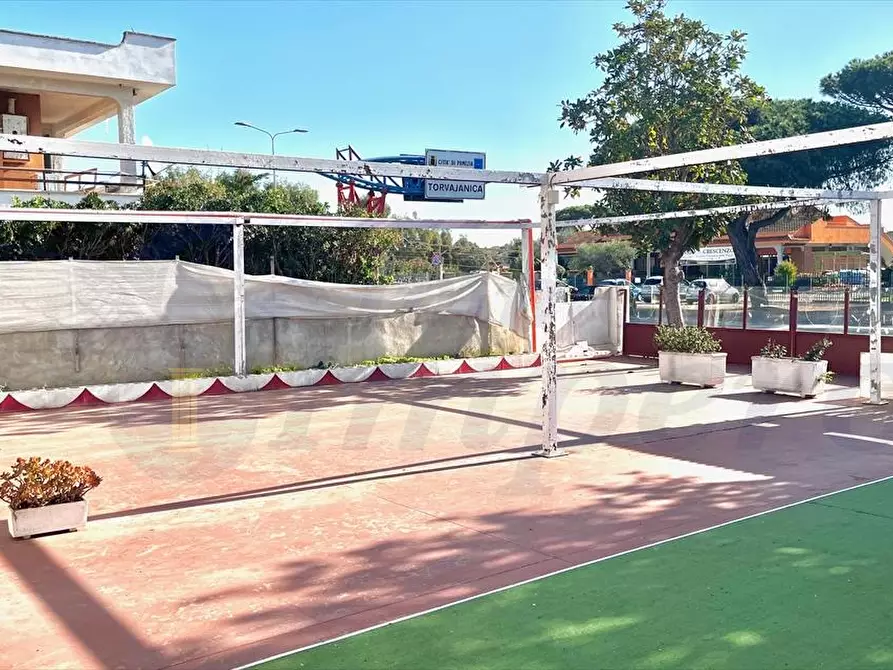 Immagine 5 di Locale commerciale in affitto  in Viale Danimarca 169 a Pomezia